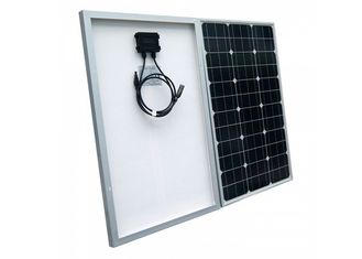 Il mono modulo solare della struttura bianca/pannelli solari portatili addebita il lampeggiatore dell'iluminazione pubblica