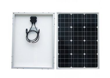 Una struttura di alluminio di 50 di watt mono pannelli solari di PV che addebita la luce di campeggio solare
