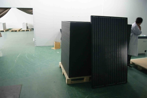 comprare mono pannelli solari di 156.75mm 330w 340w con Backsheet nero online manufacture