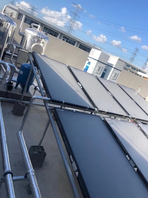Sistema commerciale del riscaldamento dell'acqua del pannello solare 5000l combinato con l'ibrido della pompa di calore